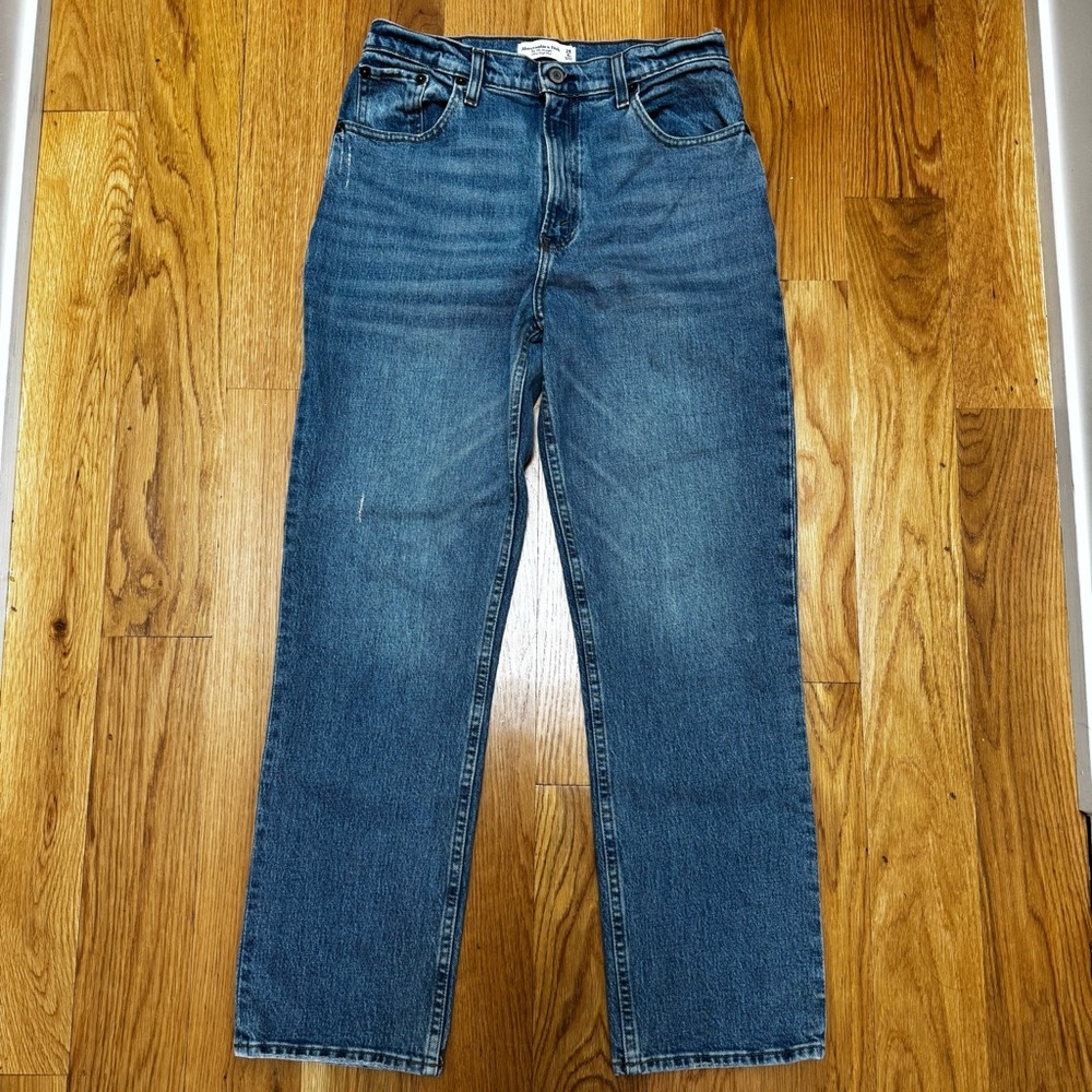 Abercrombie 90s Straight Ultra High Rise Jeans. NWOT.